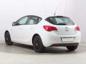 Opel Astra - 2012