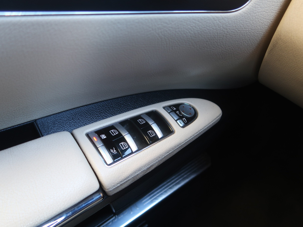 Mercedes-Benz S