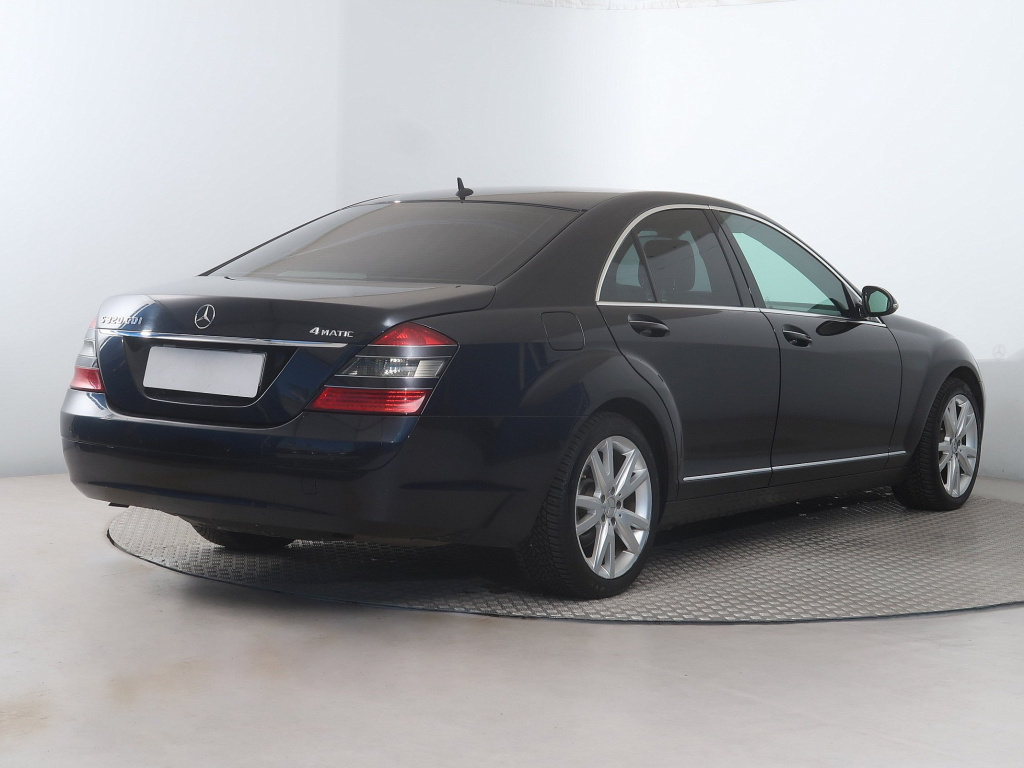 Mercedes-Benz S