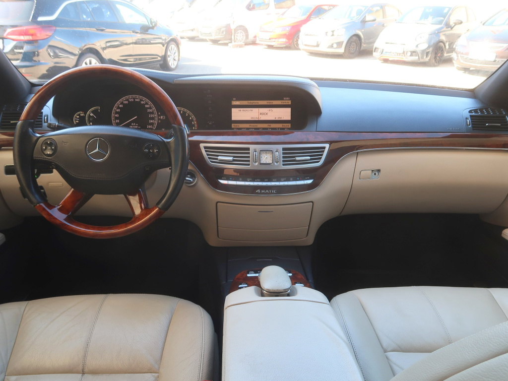 Mercedes-Benz S
