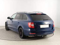 Škoda Superb 2012