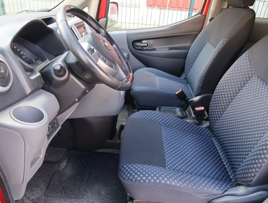Nissan NV200