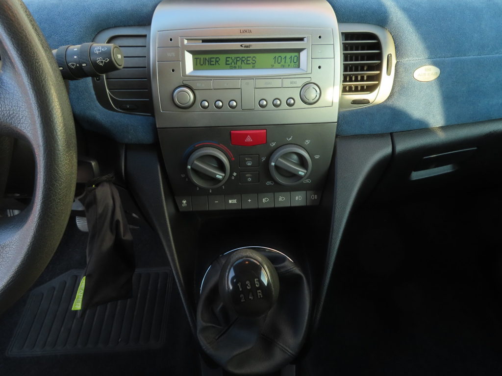 Lancia Ypsilon
