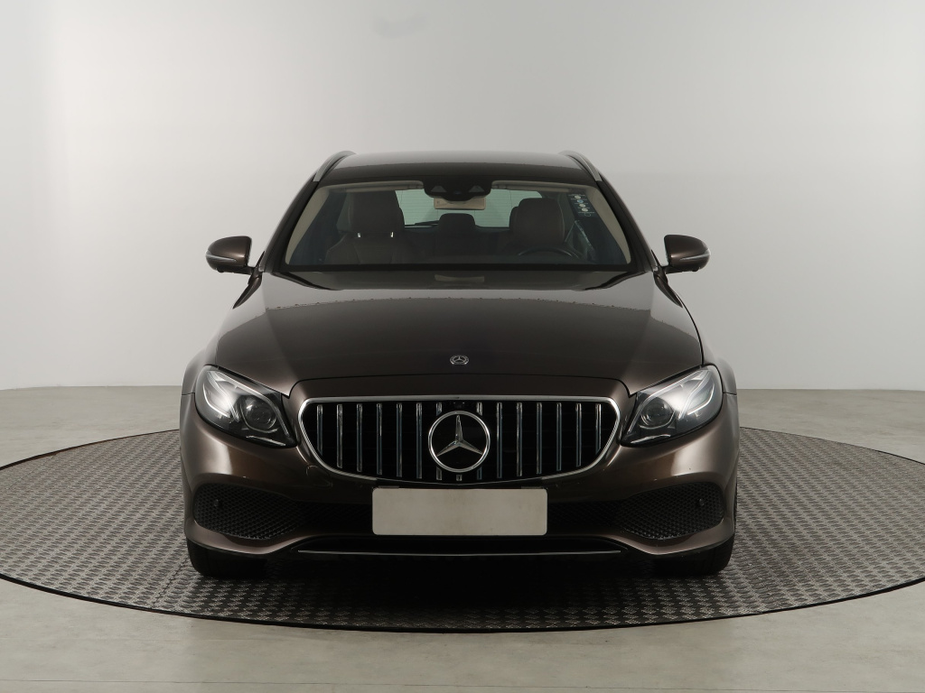 Mercedes-Benz E