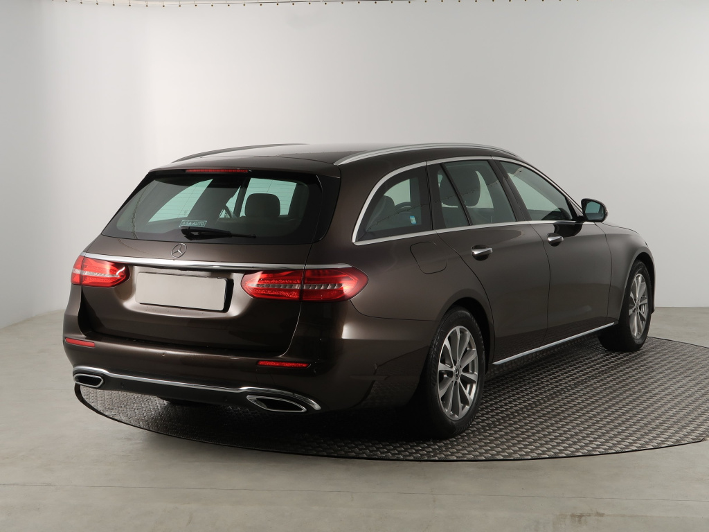 Mercedes-Benz E