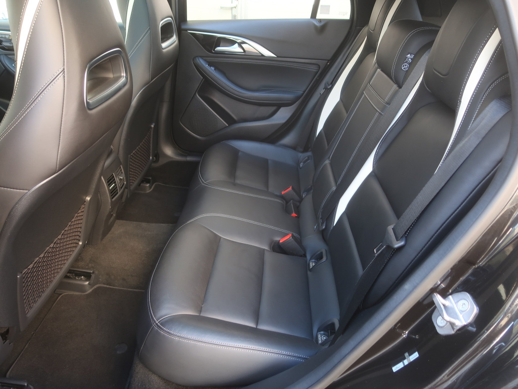 Infiniti Q30