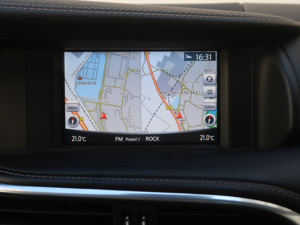 Infiniti Q30