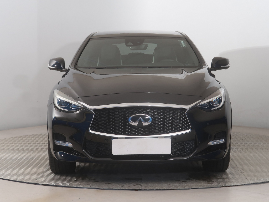 Infiniti Q30