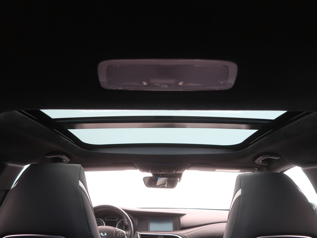 Infiniti Q30