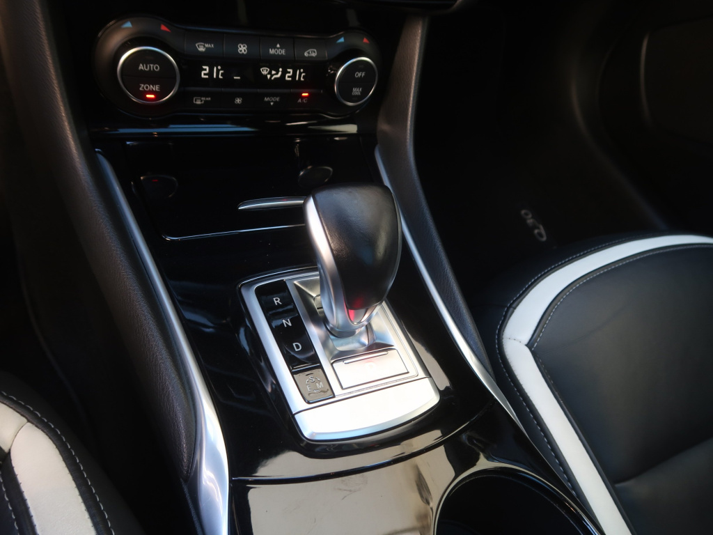 Infiniti Q30
