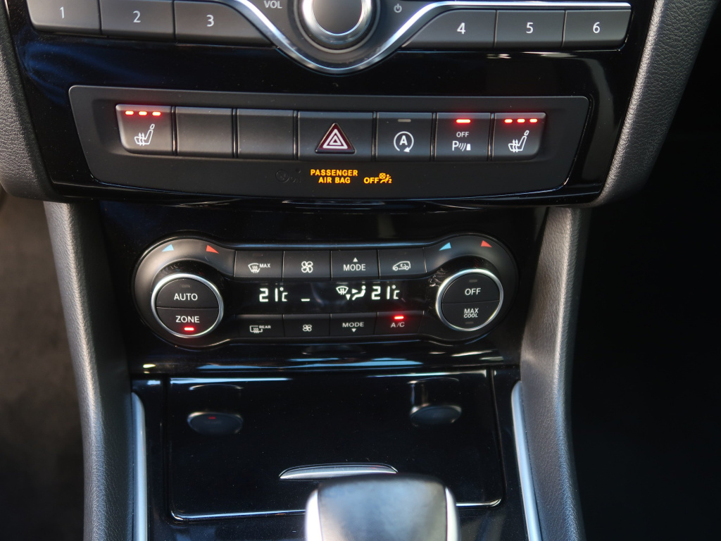 Infiniti Q30