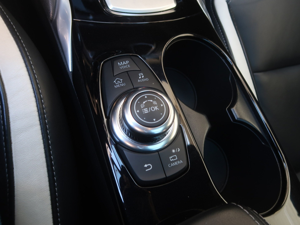 Infiniti Q30