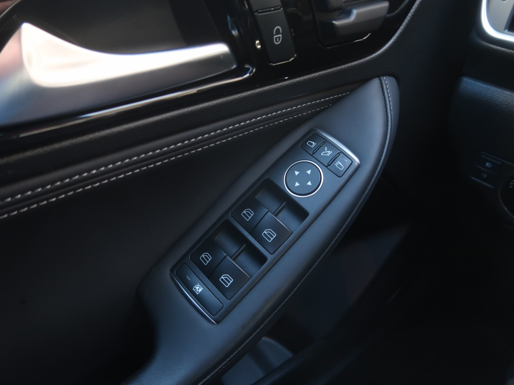 Infiniti Q30