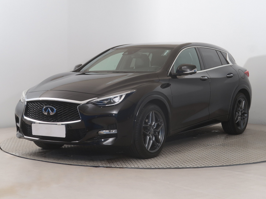 Infiniti Q30