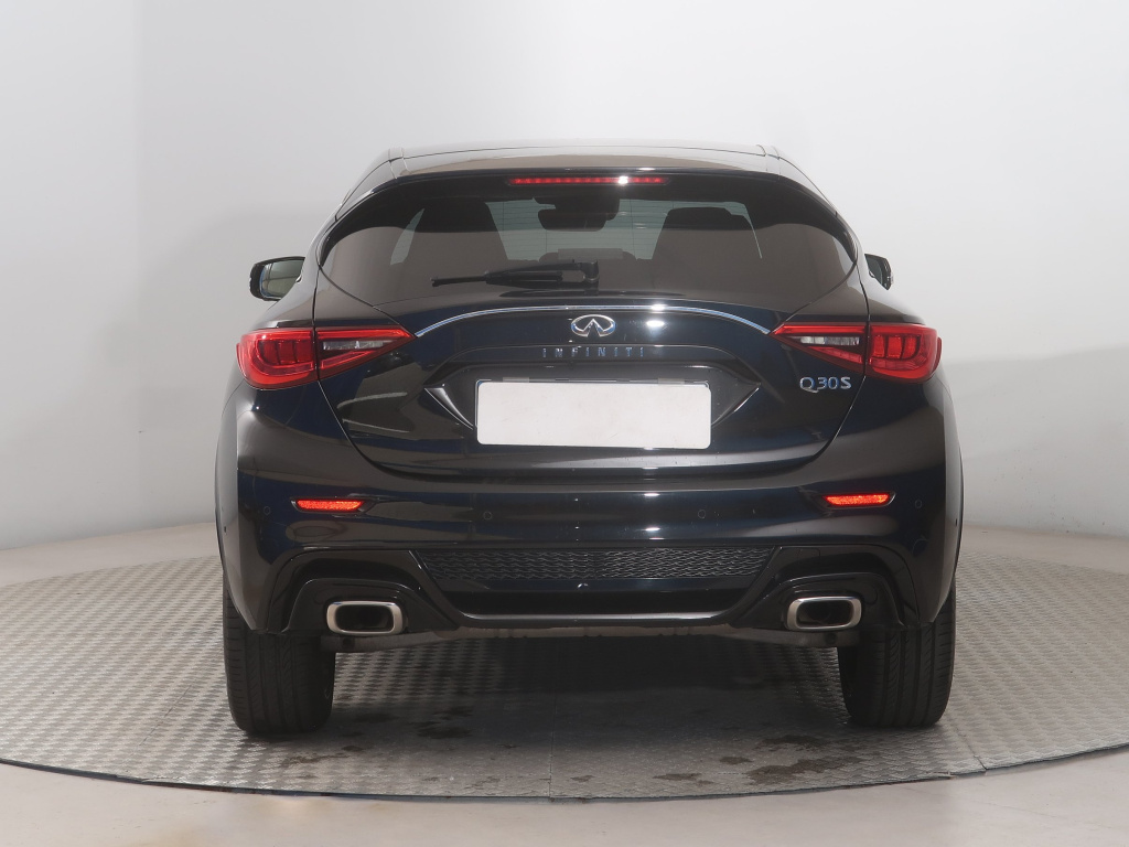 Infiniti Q30