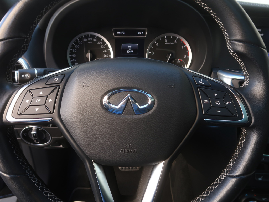 Infiniti Q30