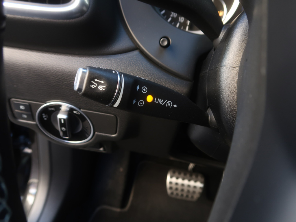 Infiniti Q30