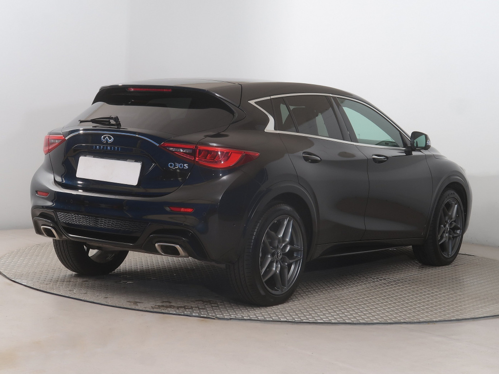 Infiniti Q30