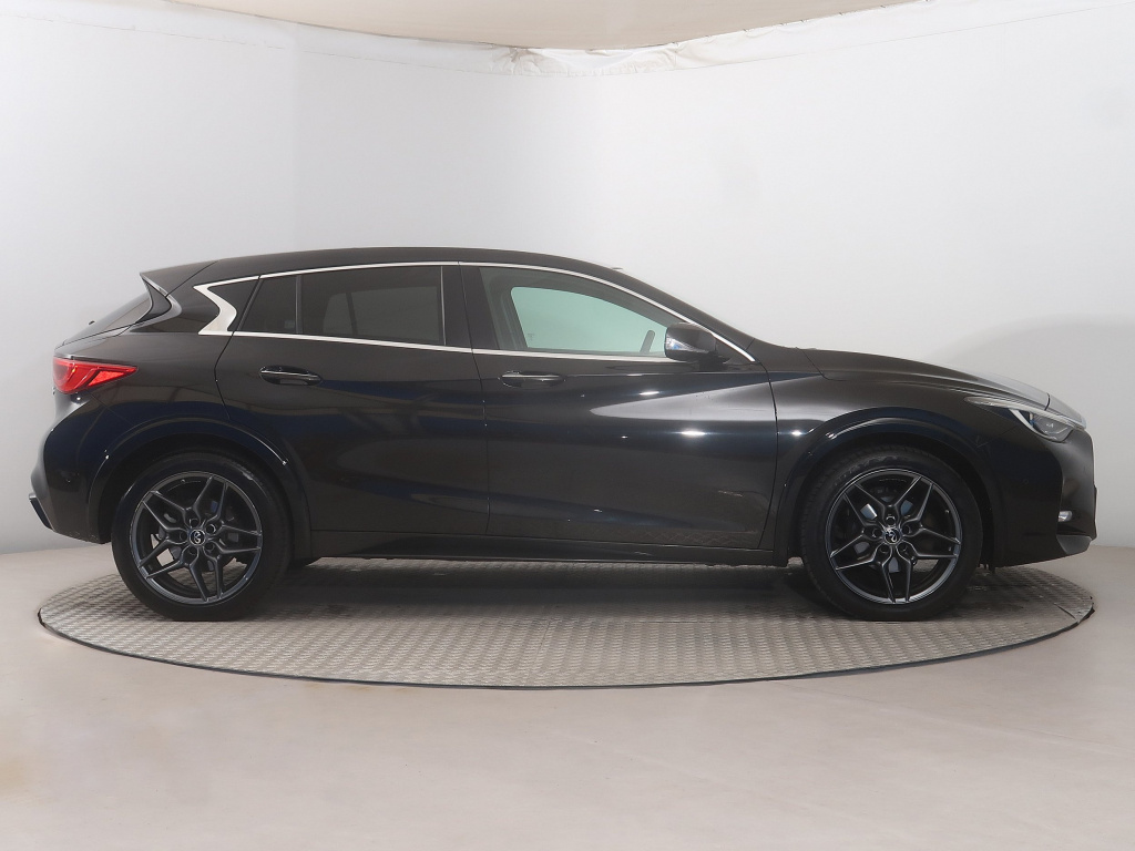Infiniti Q30