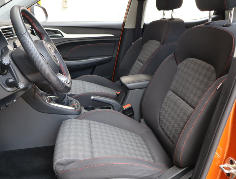 MG ZS SUV, 2025