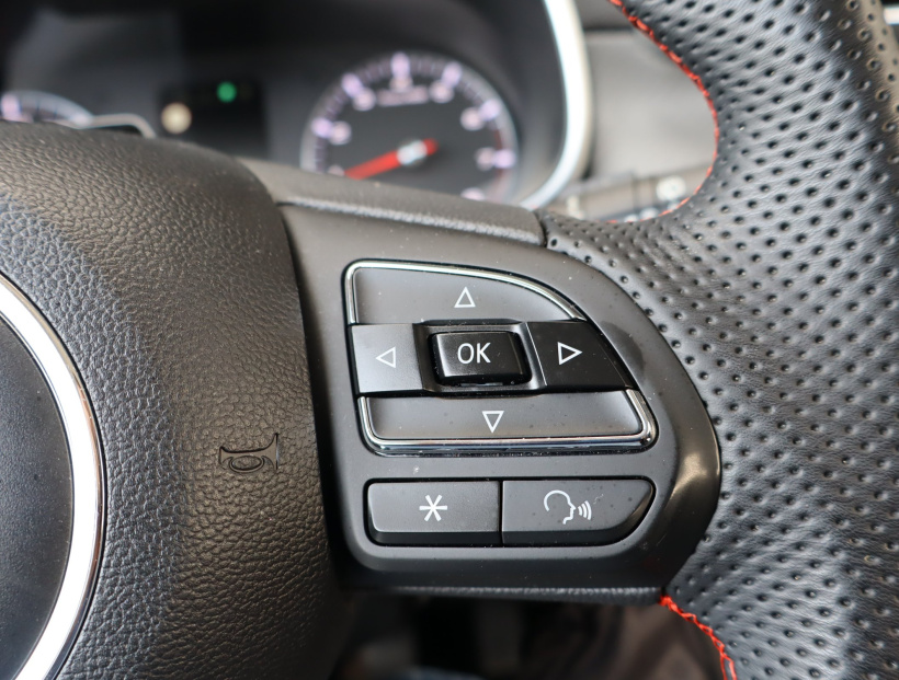 MG ZS SUV, 2025