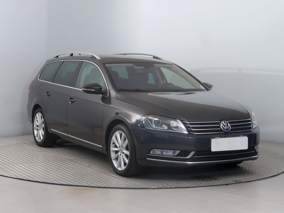 Volkswagen Passat - 2011