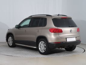Volkswagen Tiguan - 2012