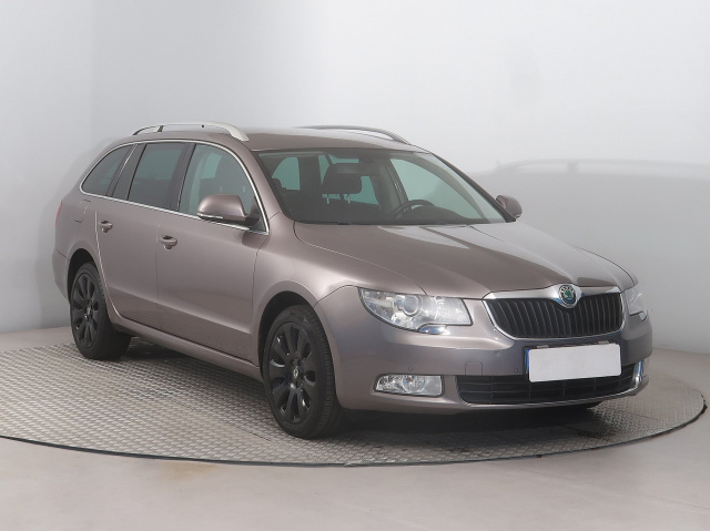 Škoda Superb 2011