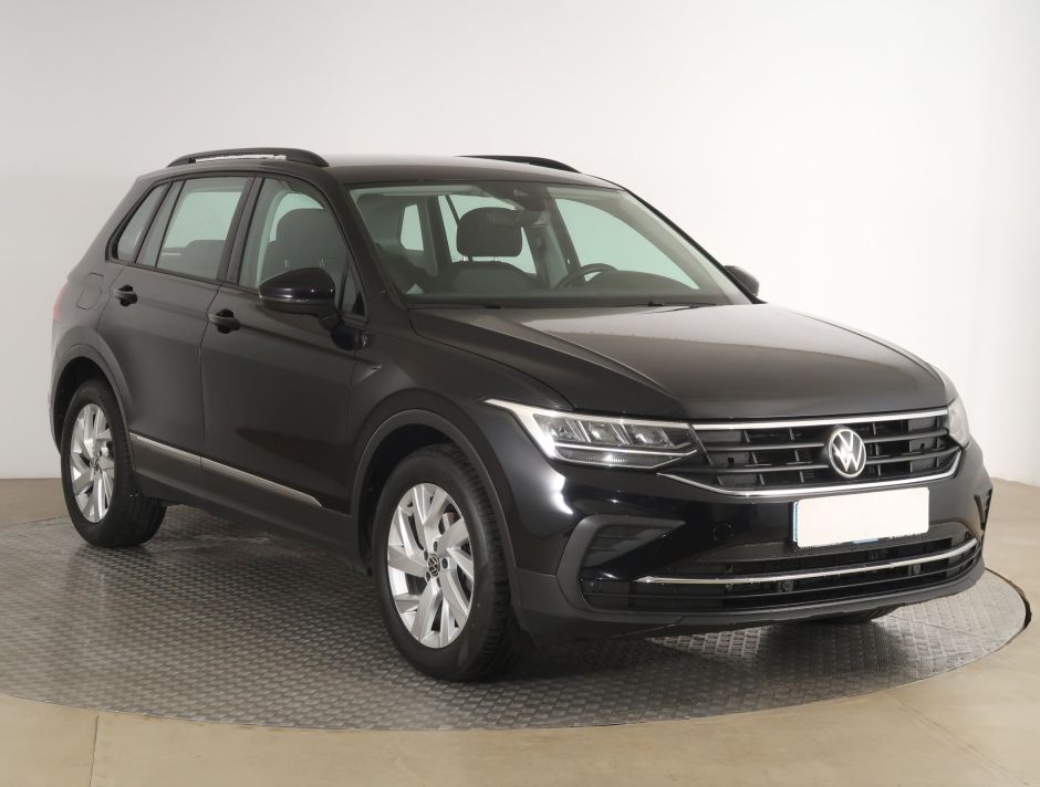 Volkswagen Tiguan - 2021