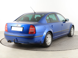 Škoda Superb 2004