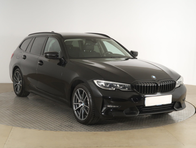 BMW 330 i xDrive, 2020