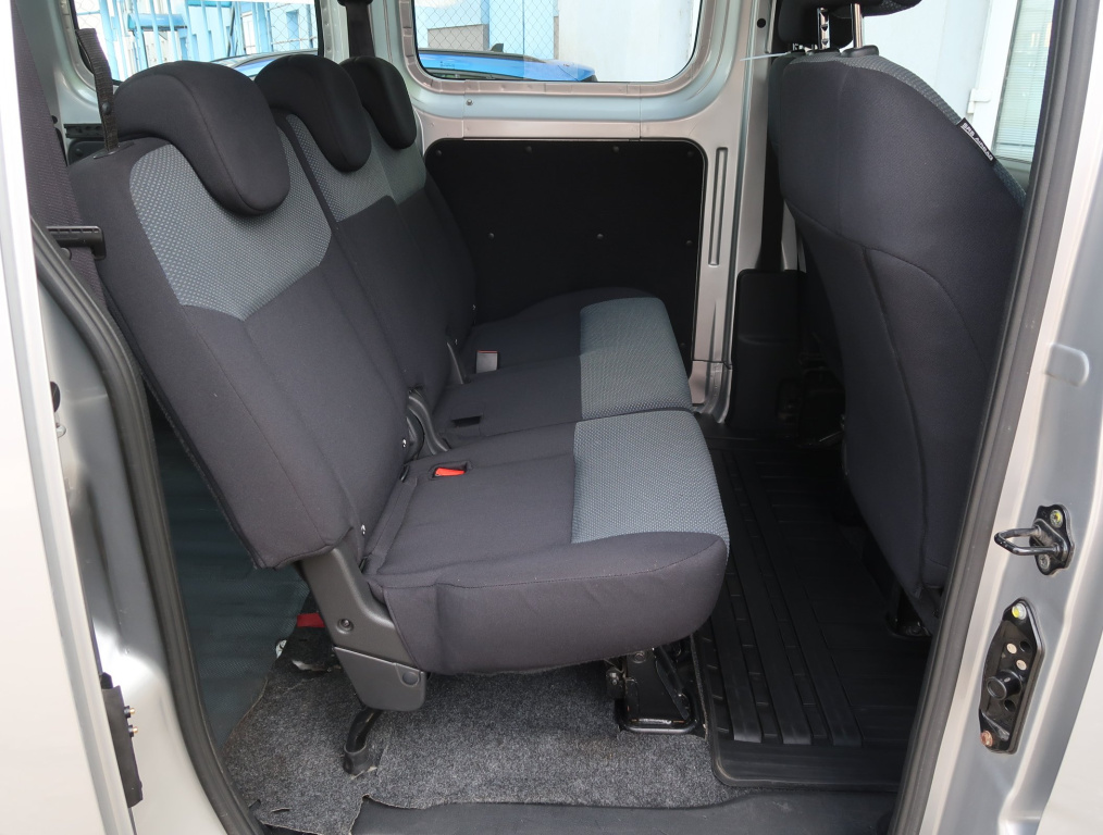 Nissan NV200