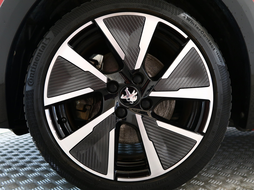 Peugeot e-208