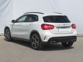 Mercedes-Benz GLA - 2015