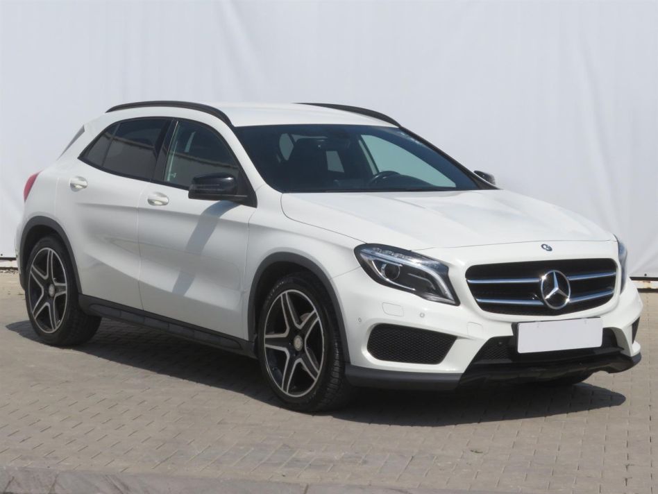 Mercedes-Benz GLA - 2015