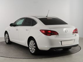 Opel Astra - 2013