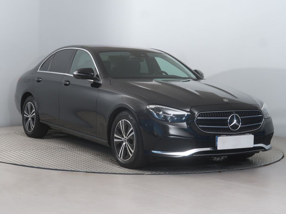 Mercedes-Benz E - 2022