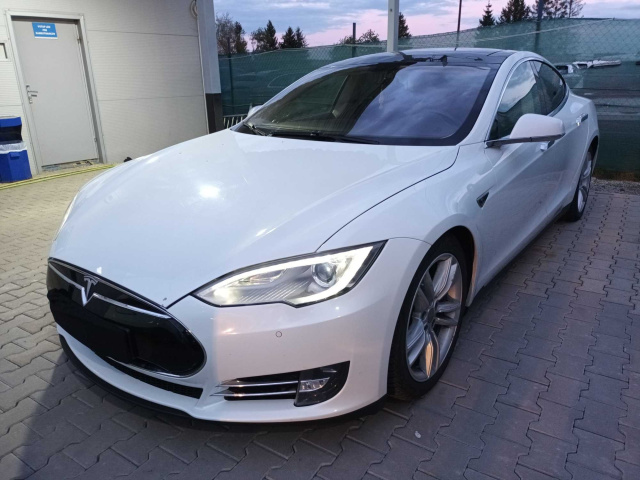 Tesla Model S 2014