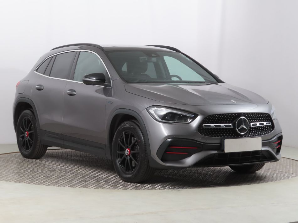 Mercedes-Benz GLA - 2021