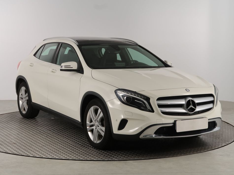 Mercedes-Benz GLA - 2015