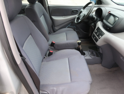 Nissan Almera Tino 2006