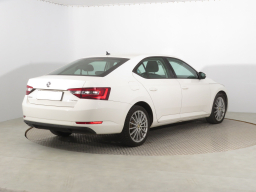 Škoda Superb 2016