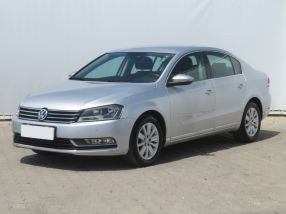 Volkswagen Passat - 2011