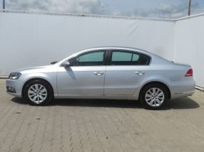 Volkswagen Passat - 2011