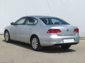 Volkswagen Passat - 2011