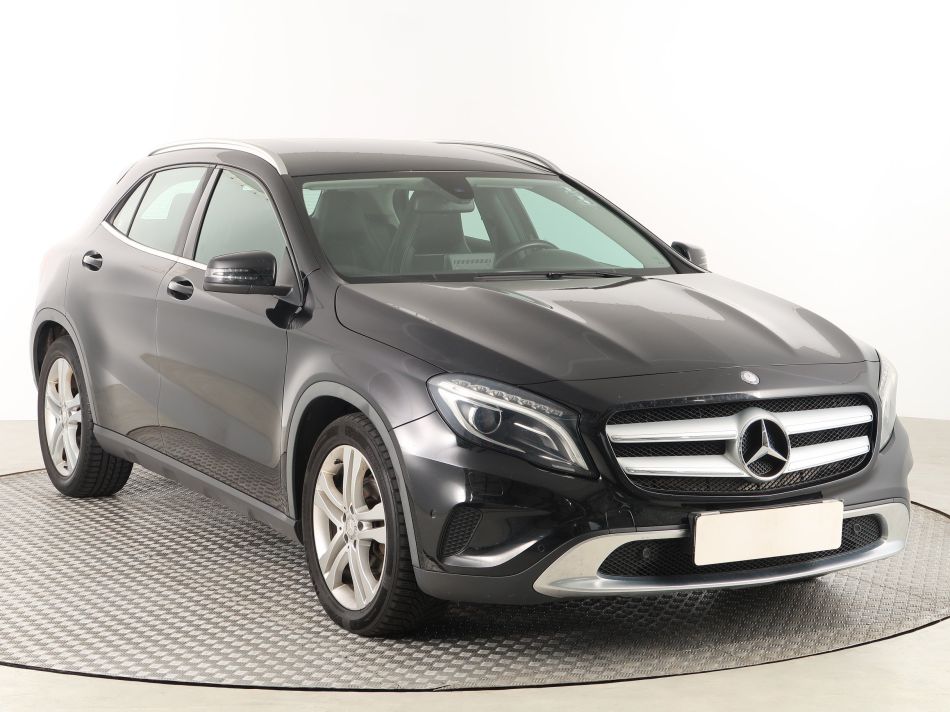 Mercedes-Benz GLA - 2016