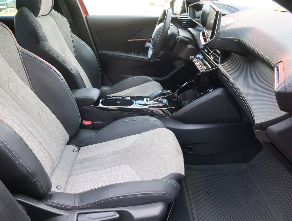 Peugeot e-208