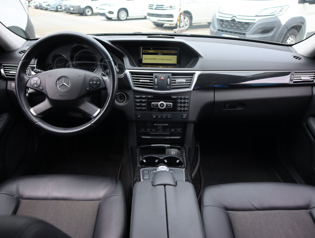 Mercedes-Benz E