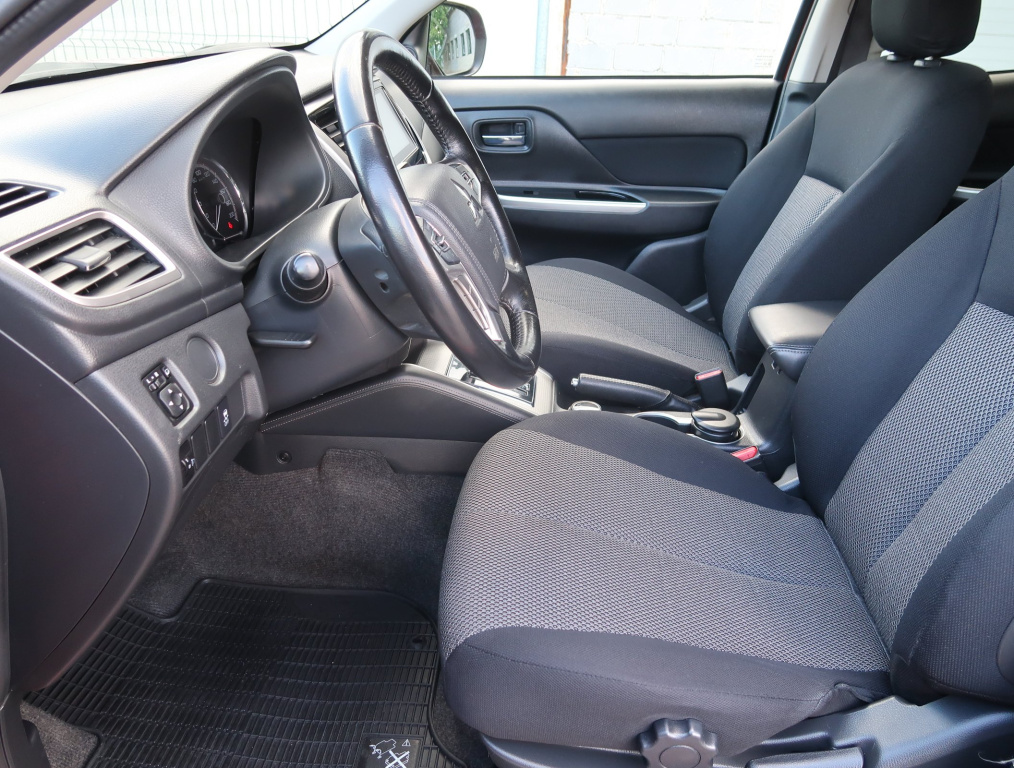 Mitsubishi L200
