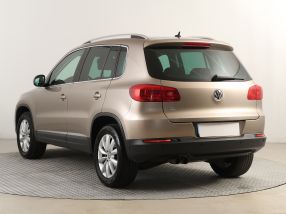 Volkswagen Tiguan - 2012